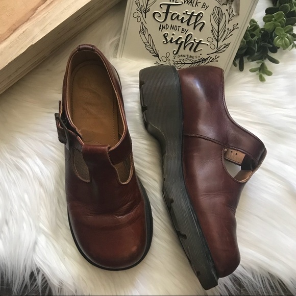 dr martens round toe
